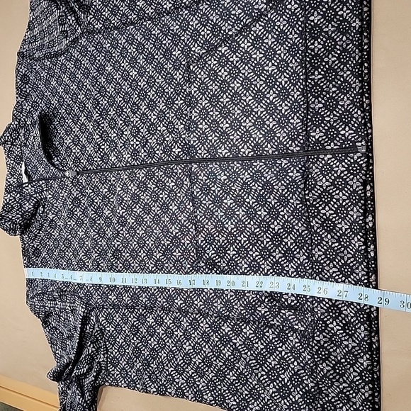 Coldwater Creek, Size Unknown Black Gray Patterned Athletic Jacket, Front Zipper - Picture 7 of 10